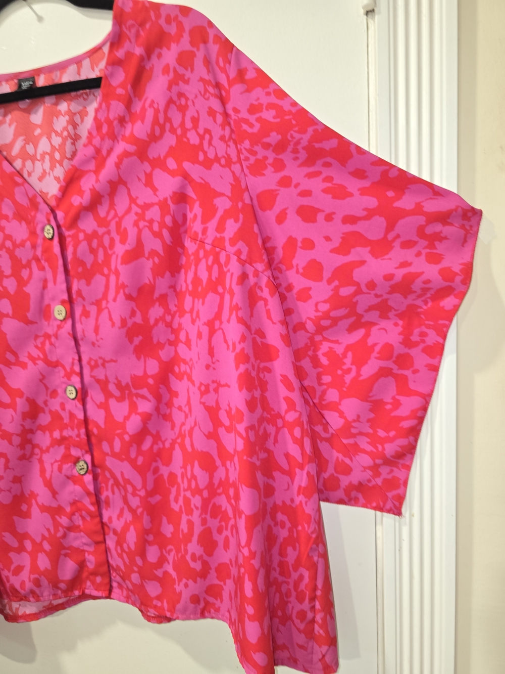 SHEIN Pink & Fuchsia Abstract Button-Front Blouse - Picture 4 of 4